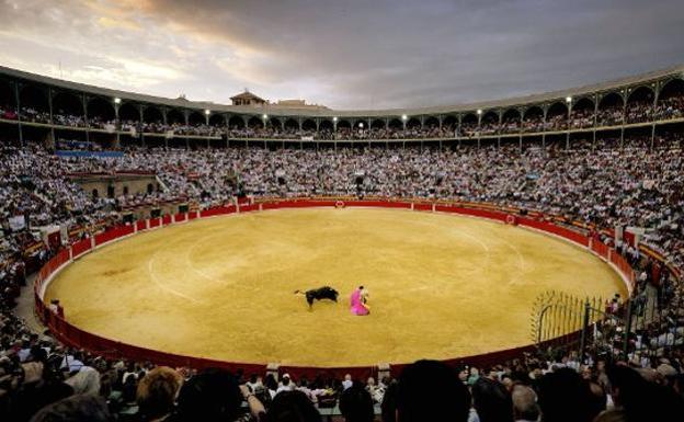 Aruncati o privire asupra Plaza de Toros